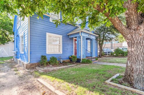 The Old Downtown Historic Grand Prairie House home in Grand Prairie, USA