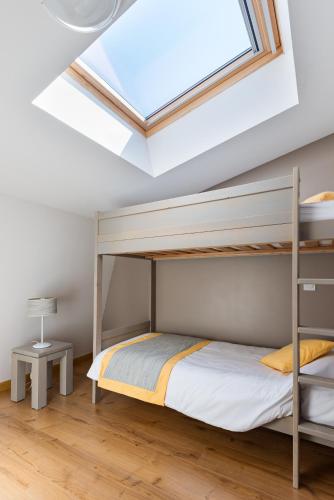 2 bedrooms, 6 beds