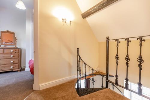 Brincliffe Cottage - image 10