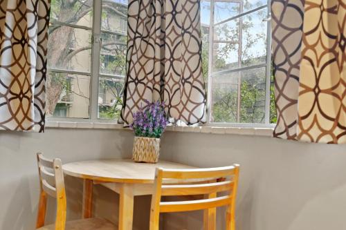 1147 Vine St in Capitol Hill