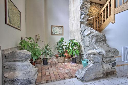 Historic Helena Home Near Hiking and Downtown! - image 2