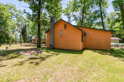 Scott's Twin Lakes Resort - Cabin 6