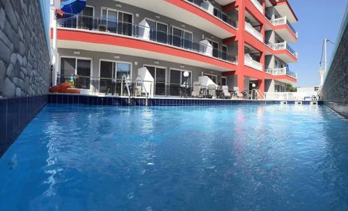 M & M Red Luxury, Paralia Katerinis (foto 2)