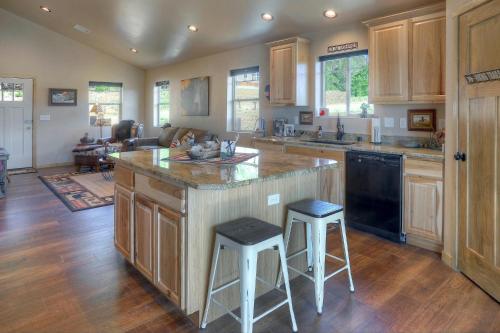 Pine River Cabin 2 BR Bayfield in Bayfield, USA