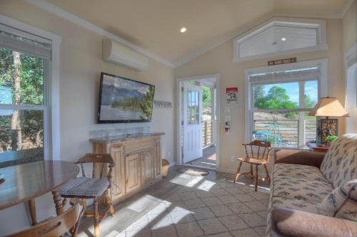 Pine River Model Cabin 1 BR Bayfield in Bayfield, USA