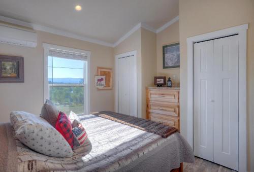 Pine River Model Cabin 1 BR Bayfield in Bayfield, USA