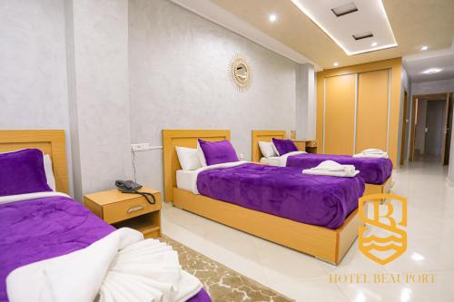 3 twin beds
