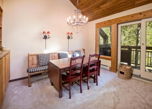 2875 Manns Ranch Road Unit D1 in Vail, USA