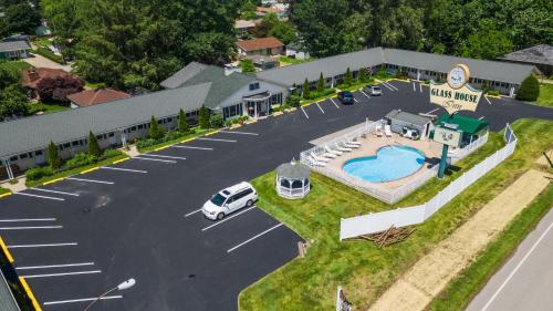 Glass House Inn Erie Near I-90 & I-79 in Erie, USA