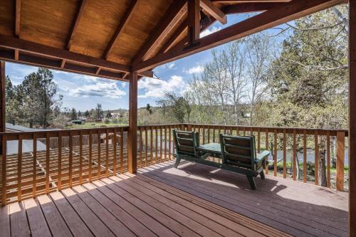 Otter River Lodge in Tumalo