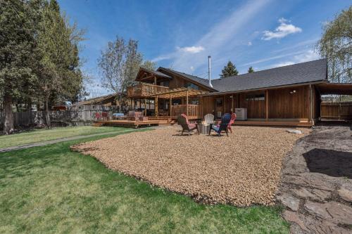Otter River Lodge in Tumalo