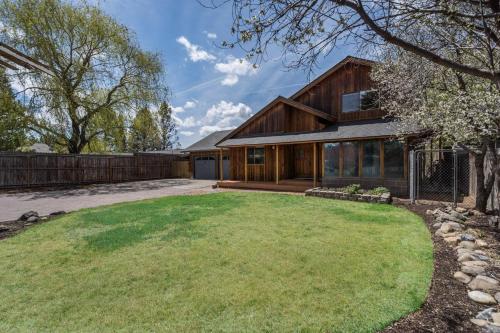 Otter River Lodge in Tumalo