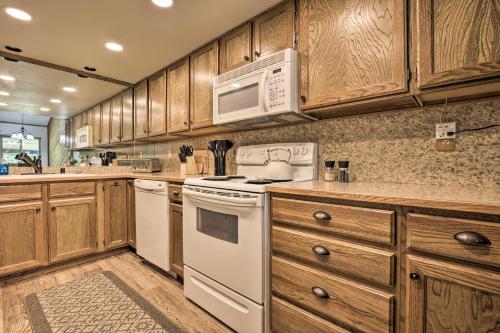 Pagosa Springs Townhome about 4 Miles to Hot Springs! in Pagosa Springs, USA