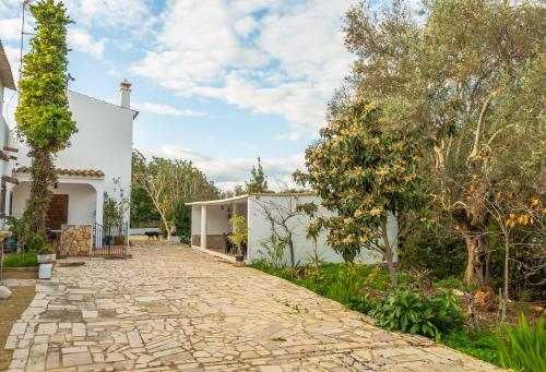 Garden, JB - Monte Joao Moleiro With Shared Pull in Arretorta