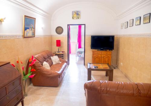 Shared lounge/TV area, JB - Monte Joao Moleiro With Shared Pull in Arretorta