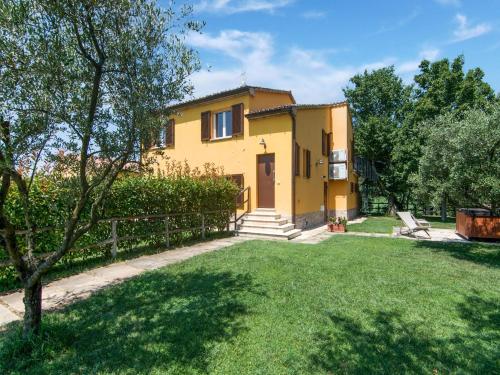  Villa in Ostra Vetere with Pool and Jacuzzis in Ostra Vetere