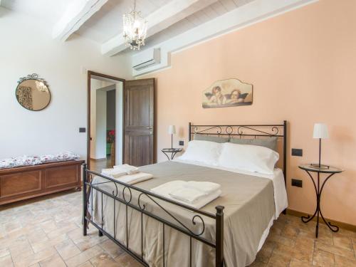 Villa in Ostra Vetere with Pool and Jacuzzis, Ostra Vetere (zdjęcie 2)