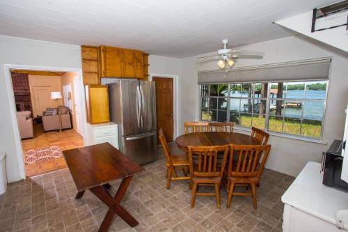 421 Eastview Drive in Shalimar (Florida)