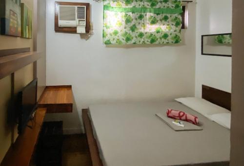 RedDoorz @ Sukitel Budget Hotel Nasugbu, Alfonso