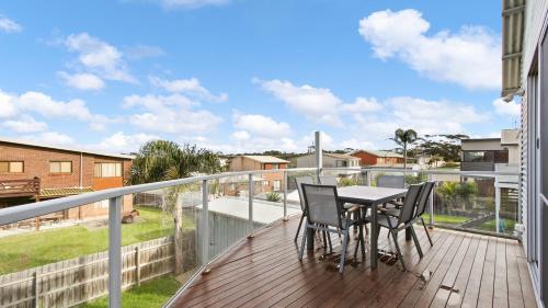 Balkons/terase, Shore Thing Upstairs - Coastal Family Retreat in Lake Tyers Beach