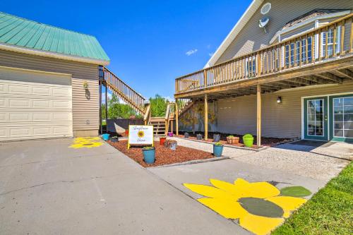 Colorful Sugar City Apartment about 4 Mi to BYU!