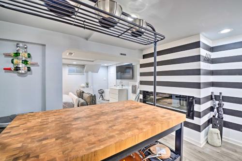 Stylish DC Studio about 5 Mi to National Mall! Stylish DC Studio about 5 Mi to National Mall!