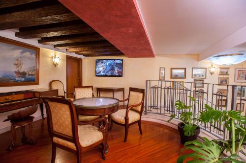 gedeelde lounge/tv-ruimte, Hotel Flora in Cagliari gebied