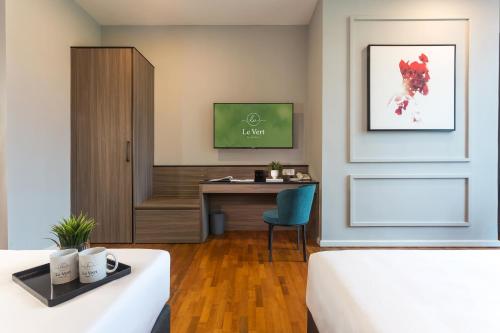 Family Room image 7