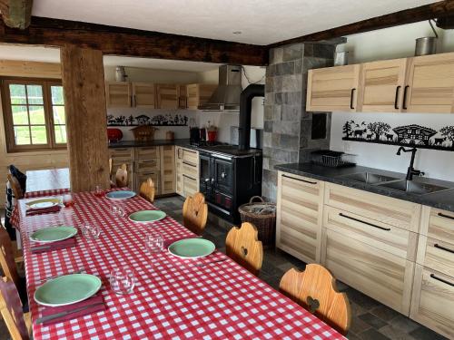 Kitchen, Chalet Schwendli in Les Diablerets
