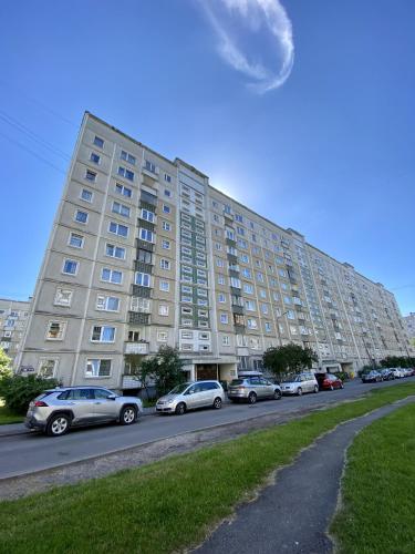 Zunanjost, Spacious 3-Room Apartment & Residential Parking in Ziepniekkalns