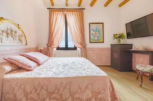 370202792 Boutique Hotel Villa Sostaga