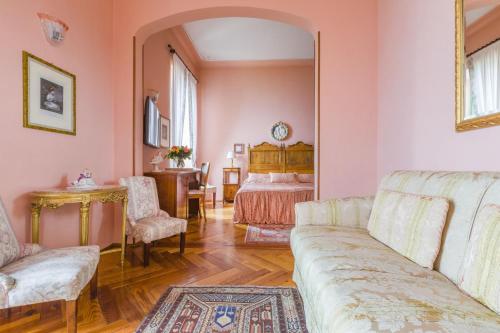 370204945 Boutique Hotel Villa Sostaga
