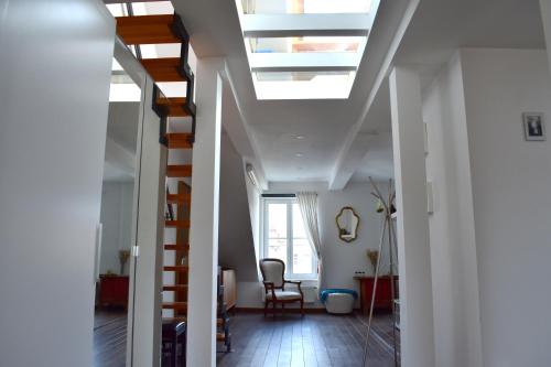 Lux Duplex rooftop loft with an amazing terrace & home cinema, Praha (fotografie 4)