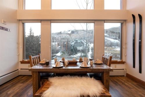 Beaver Creek Elkhorn Lodge 4 Bedroom Residence With Ski In, Ski Out Access And A Short Walk To Beaver Creek Village in Beaver Creek, USA