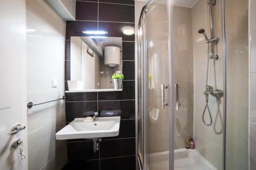 Studio Apartment Cosy & Artsy - image 13