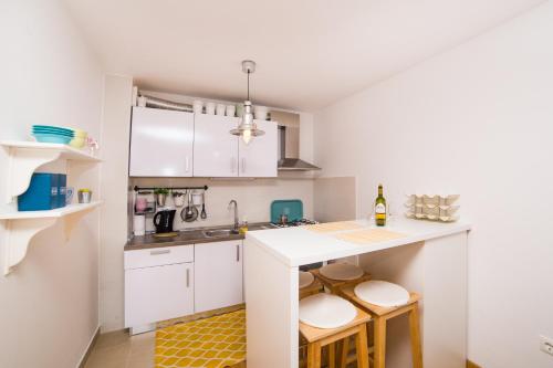Studio Apartment Cosy & Artsy - image 12