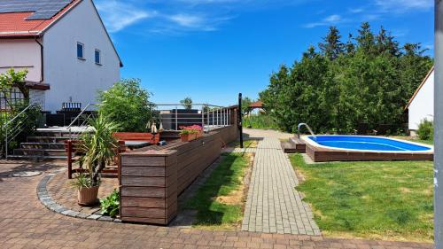 Peldbaseins, B&B Talstation in Weberstedt
