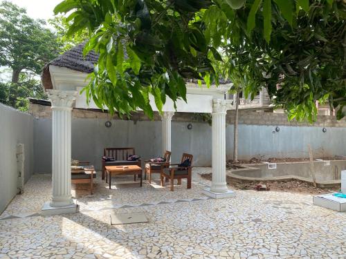 Fasilitas, Queen Zee Garden Apartments in Kololi