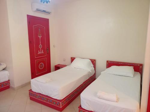 5 twin beds