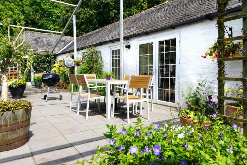 Craigadam Lodge with Hot tub