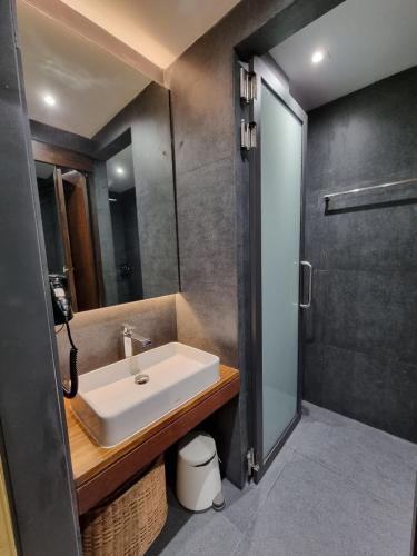 room detail thumbnail 2