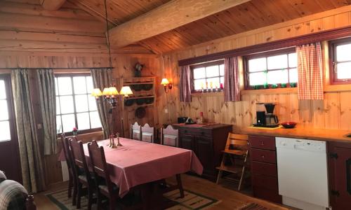 Berghstua - Natrudstilen på Sjusjøen (Berghstua - Natrudstilen pa Sjusjøen) in Sjusjoen