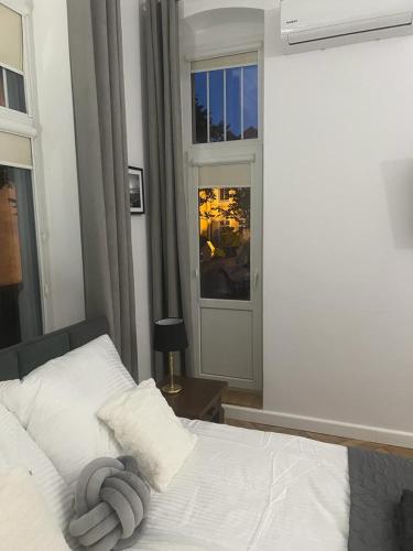 One-Bedroom Apartment image 3