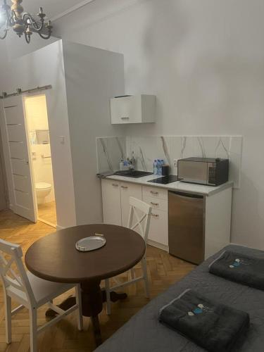 One-Bedroom Apartment image 2