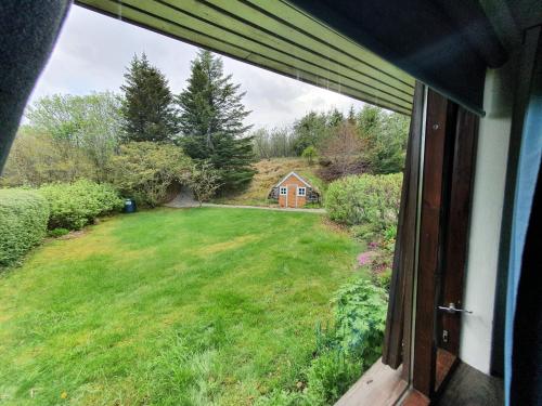 House with a magical garden and sunroom, Höfn (foto 4)