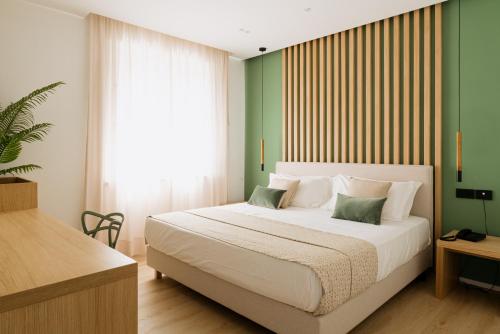 Plana Hotel - image 2