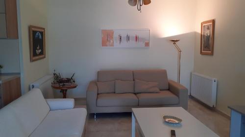  Aurela's House in Porto Rafti