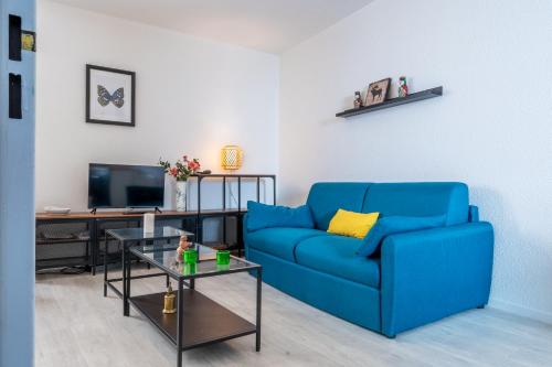 2 twin beds, 1 sofa bed