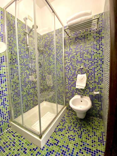 Suite with Hot Tub image 1
