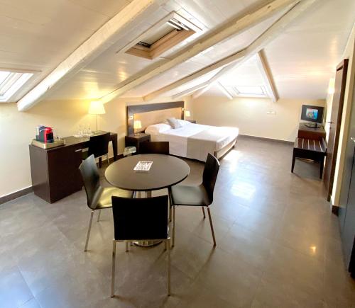 Junior Suite - Attic image 10